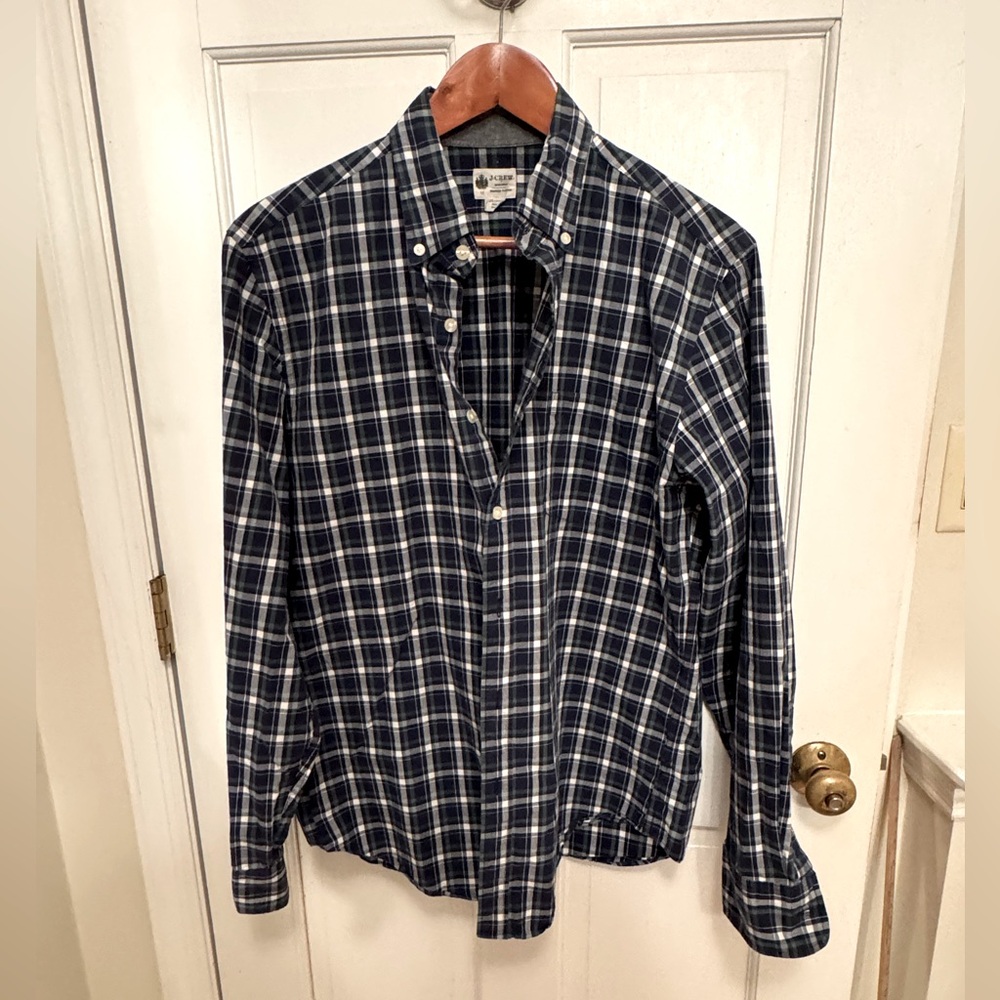 J Crew classic men’s button down plaid M long sleeved